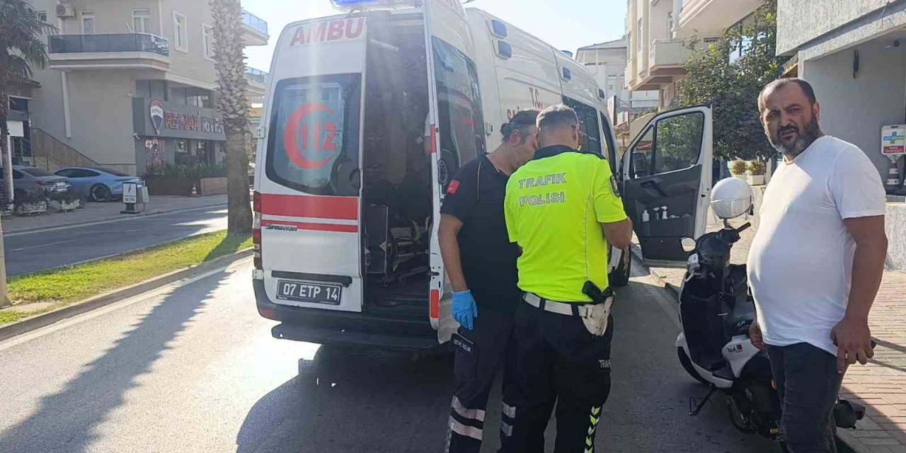 Otomobil İle Çarpışan Motosikletli Yaralandı: Kaza Anı Güvenlik Kamerasında