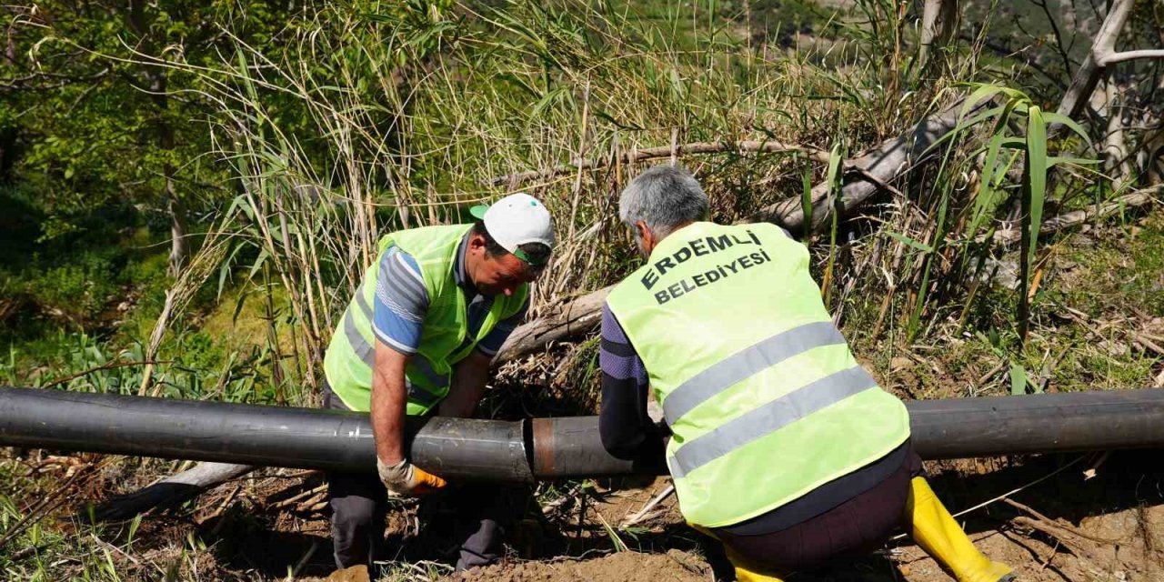 Erdemli Belediyesinden Üreticilere 32 Bin Metre Sulama Borusu Desteği