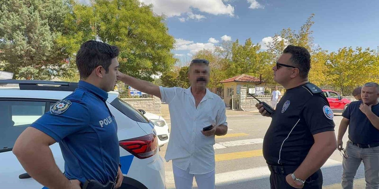 Aksaray’da Öğrenci Velisi Okul Müdürünü Yumrukladı