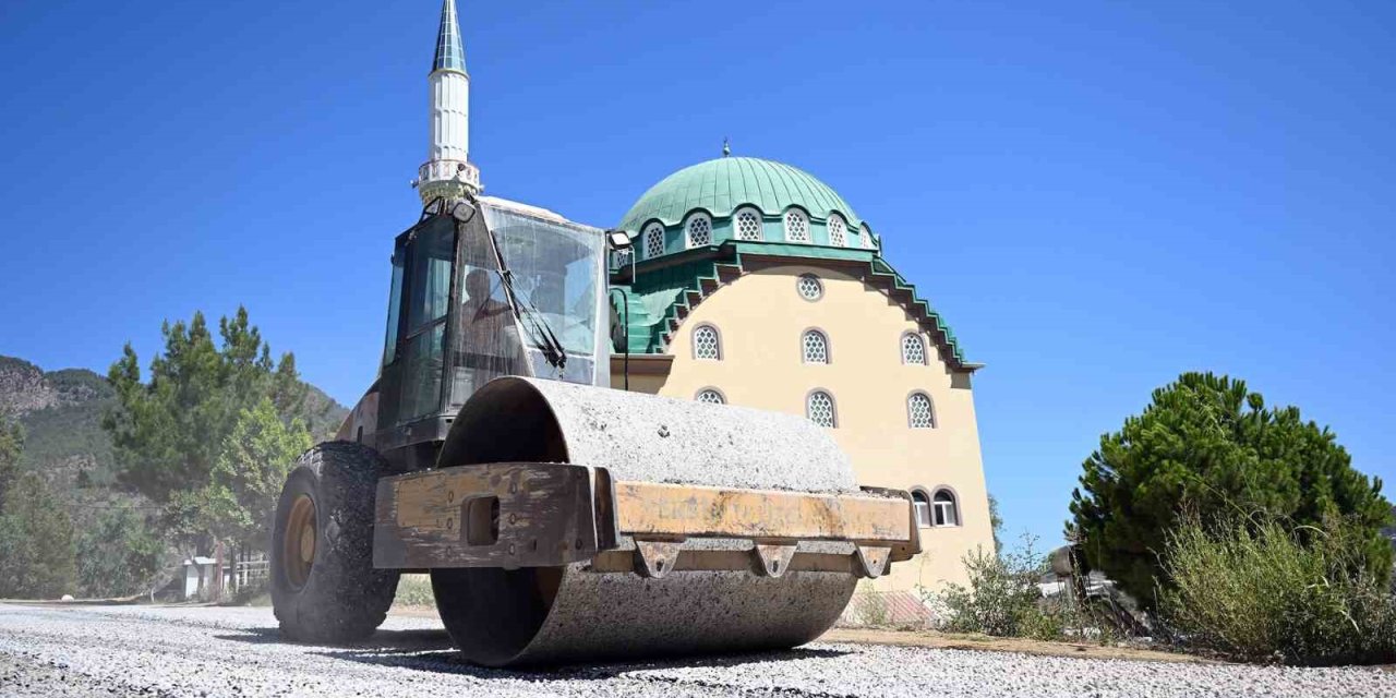 Anamur’da Yol Yenileme Çalışmaları Tamamlanıyor