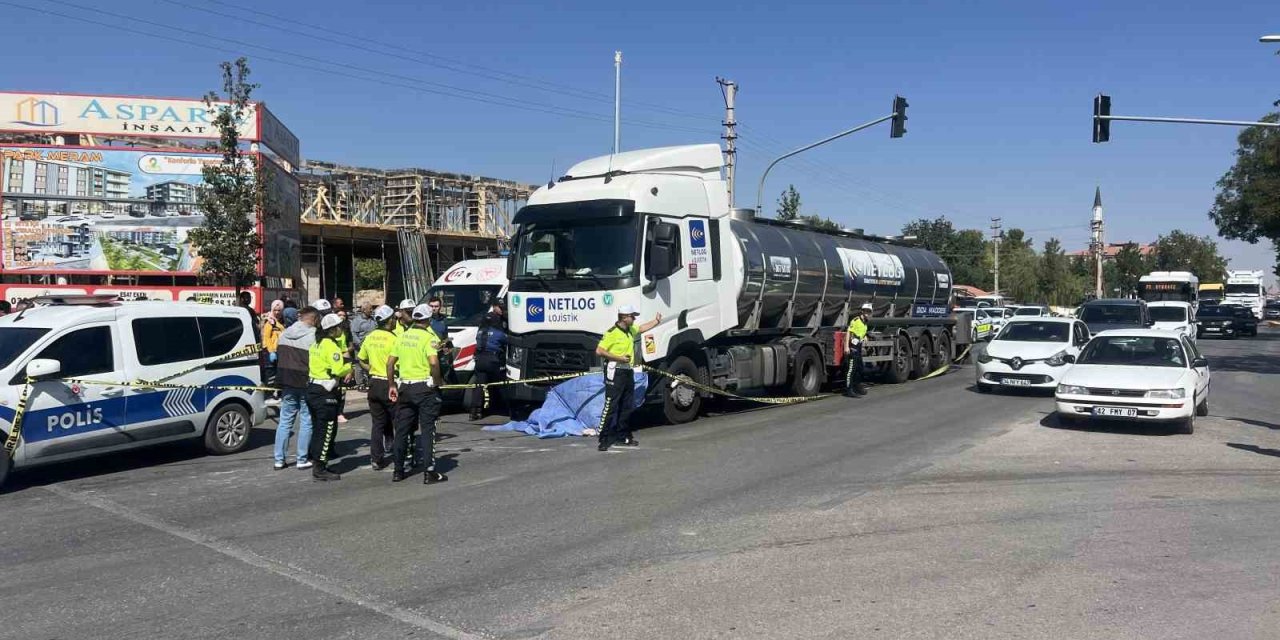 Engelli Kız Çocuğu İle Annesine Tır Çarptı: Tırın Altında Kalan Anne Olay Yerinde Hayatını Kaybetti