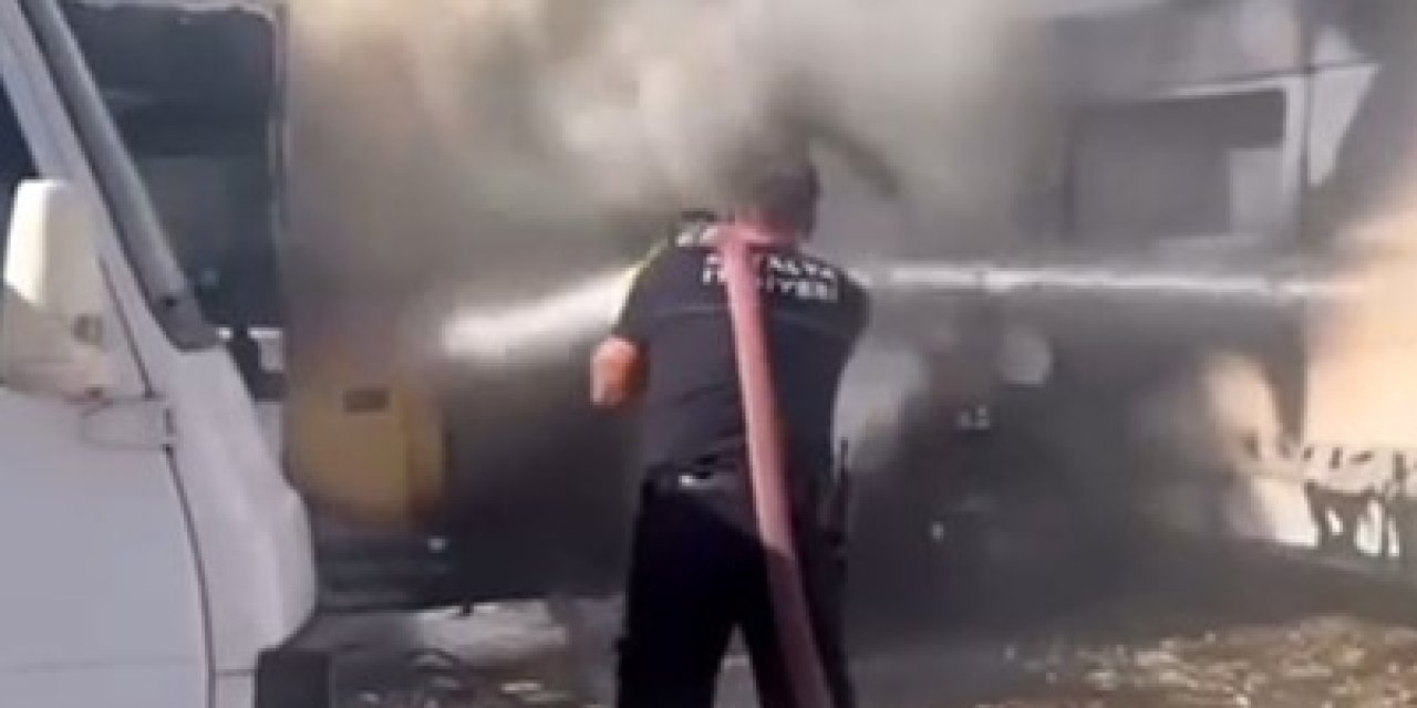 Demre’de Park Halindeki Karavanda Çıkan Yangın, Diğer Karavana Da Sıçradı