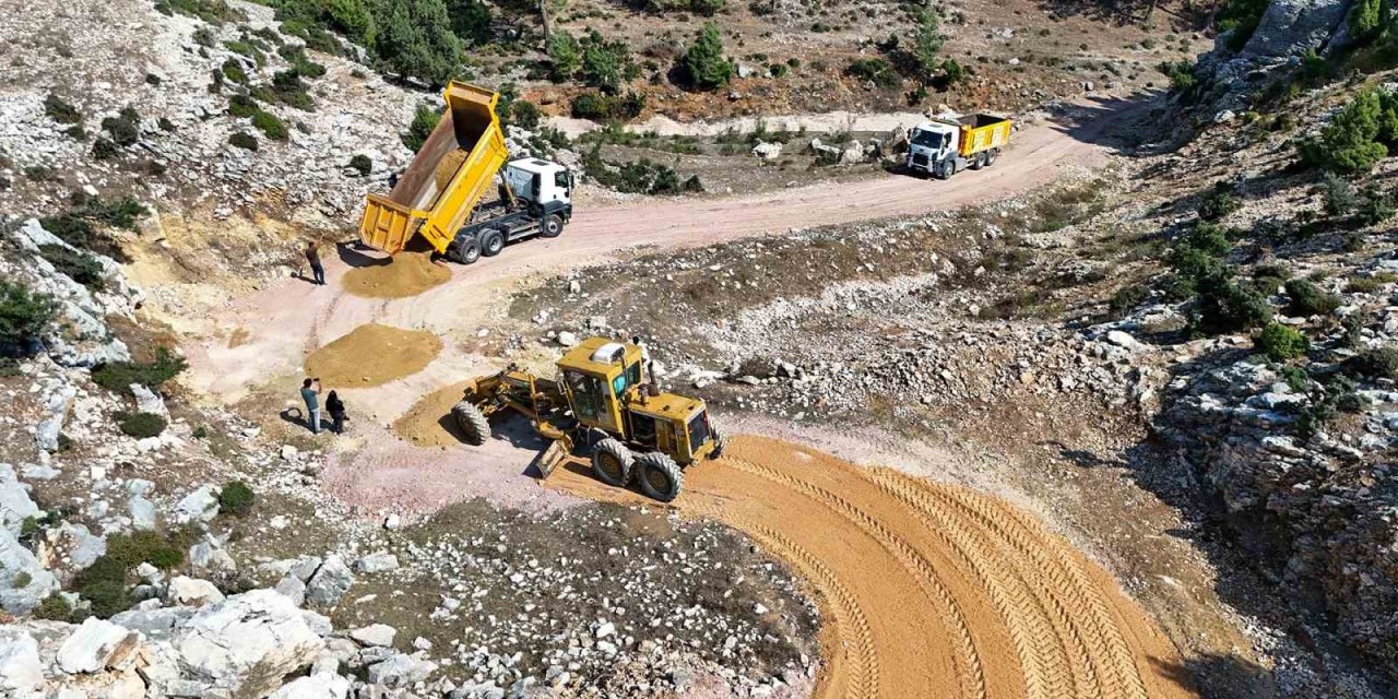 Tarsus’ta Mahallelerin Ulaşım Sorunu Çözülüyor