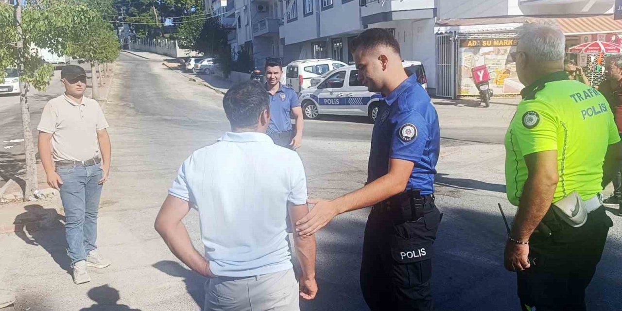 Ehliyetsiz Sürücüyü Korumak İçin Yalan Söyledi, Karakola Götürüldü