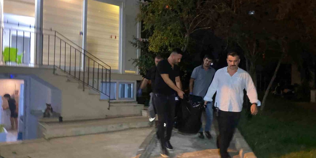 Eski Karısını Eşarbıyla Ve Yastıkla Boğup Polise Teslim Oldu