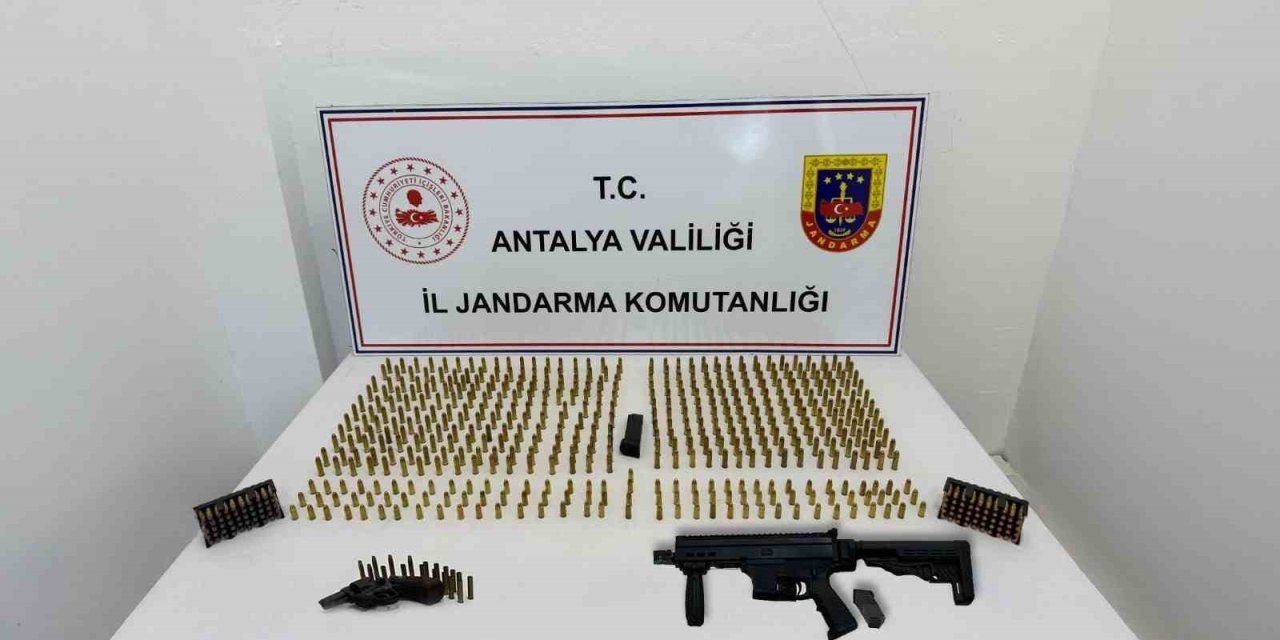 Antalya’da Bir Depoda Suikast Silahı Ele Geçirildi