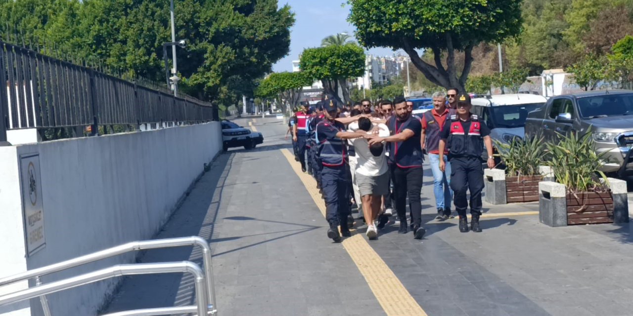 Antalya’da 1’i Turist 3 Kişiyi Yaralayan Motosikletli Şüpheliler Yakalandı