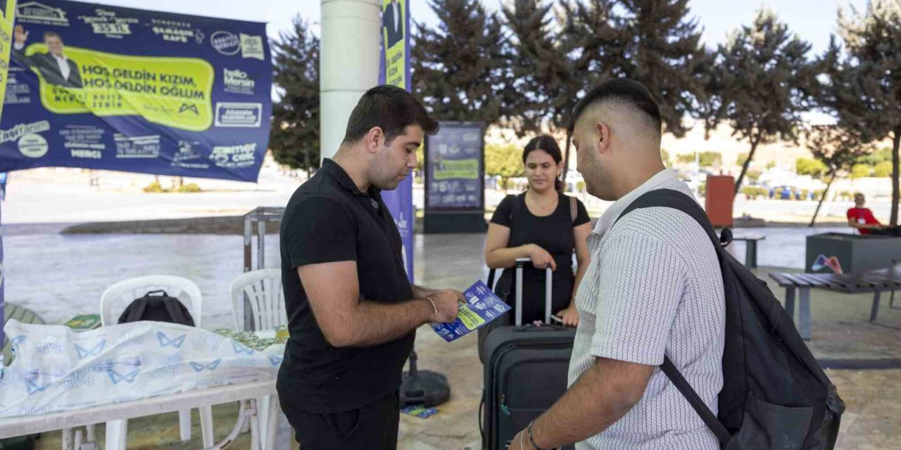 Mersin’de Üniversiteli Gençler Şehrin Girişinde Karşılanıyor