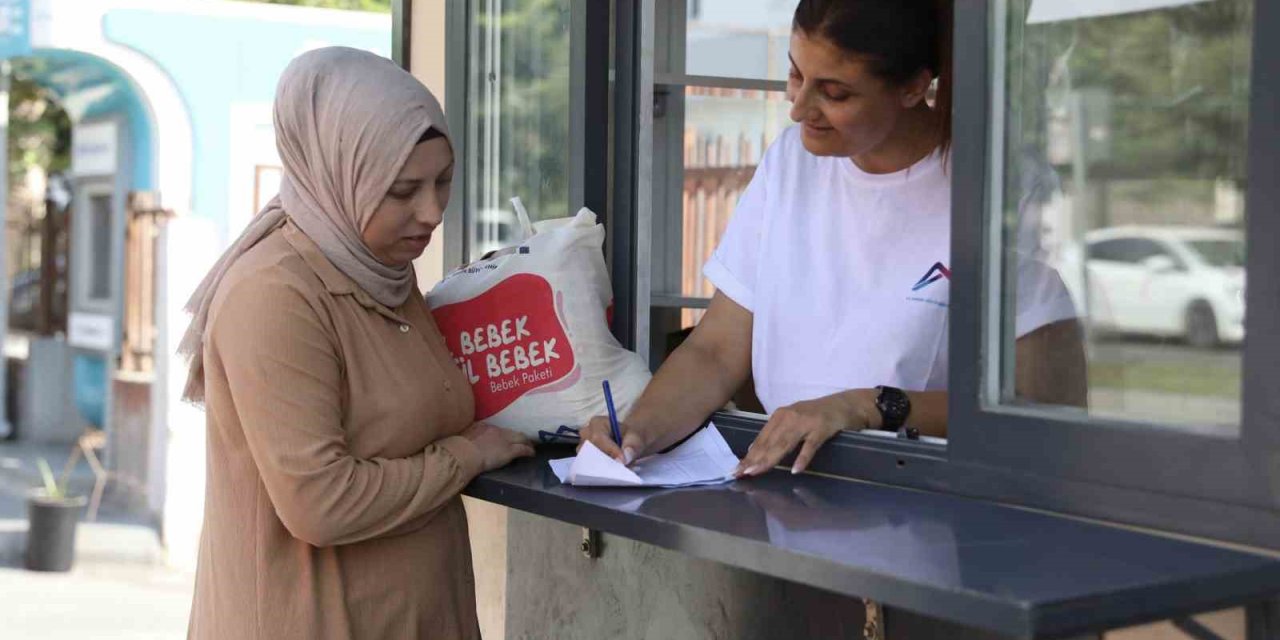 Mersin’de ’el Bebek Gül Bebek’ Projesi İle Ailelere 53 Bin 113 Paket Destek Sağlandı