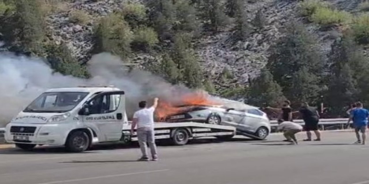 Çekici Üzerindeki Otomobil Alev Alev Yandı