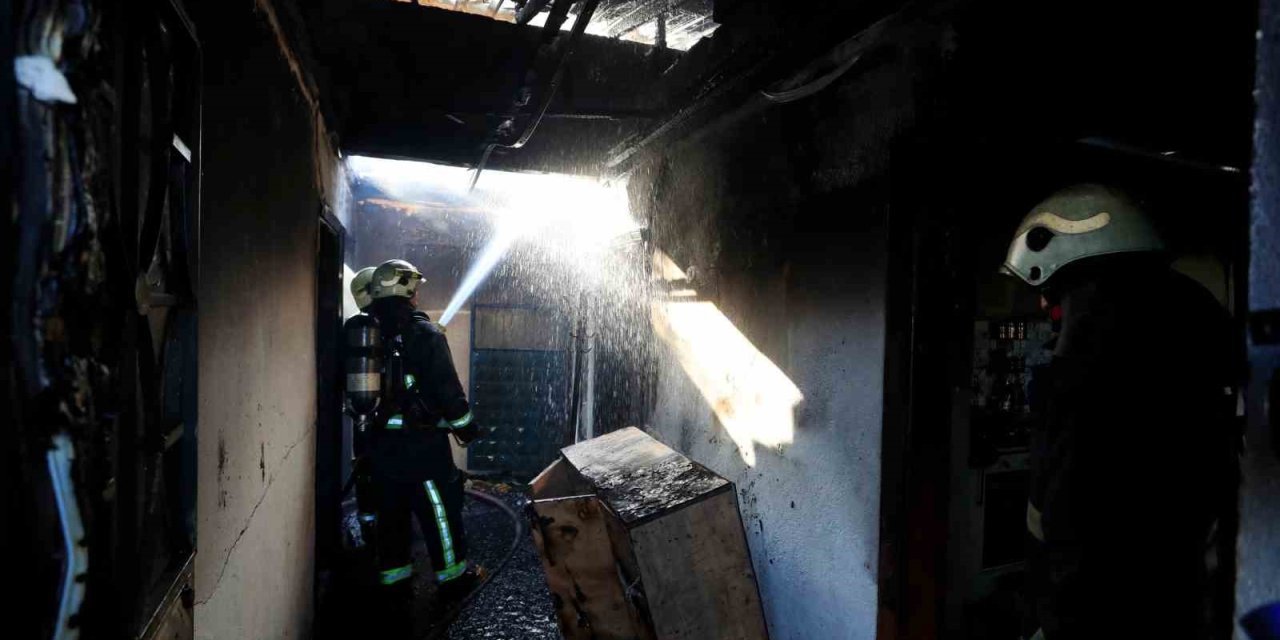 Antalya’da Alt Katta Yakılan Soba Üst Katı Küle Çevirdi