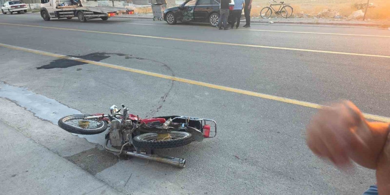 Aksaray’da Otomobil İle Motosiklet Çarpıştı: 1 Ağır Yaralı