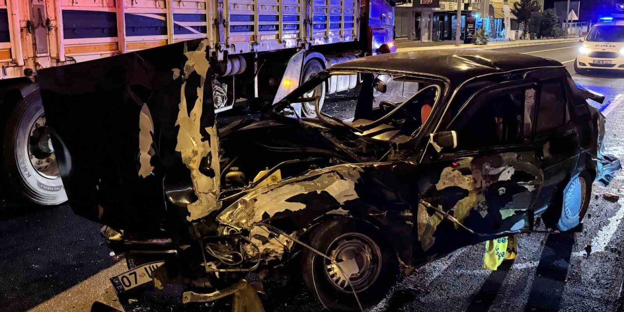 Antalya’da Tırla Otomobil Çarpıştı: 1 Ağır Yaralı