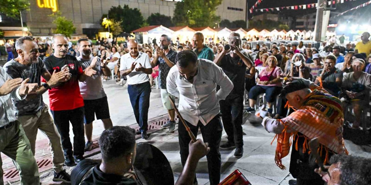 En Fazla Baklavayı Yemek İçin Kıyasıya Yarıştılar