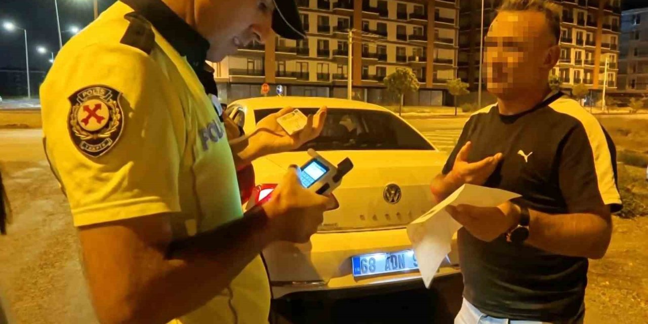 Cezaevinden İzinli Çıkıp Alkollü Halde Çocuklarıyla Trafiğe Çıktı, Yakalanınca Polise Beddua Yağdırdı