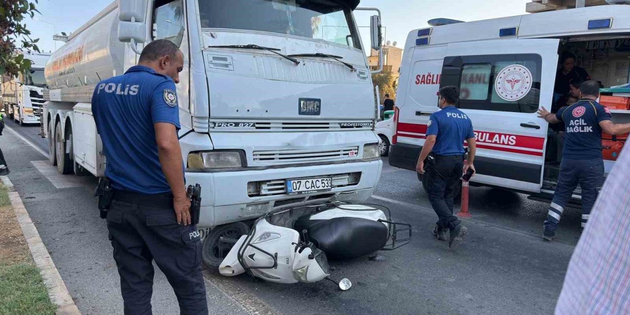 Gazipaşa’da Tanker İle Motosiklet Çarpıştı: Anne Ve 2 Çocuğu Yaralandı