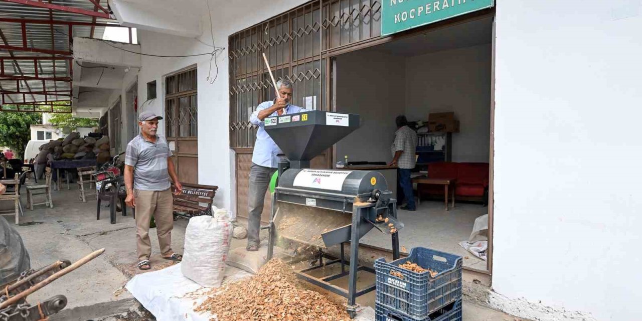 Mersin’de Üreticiye ‘badem Kabuk Soyma Makinesi’ Desteği
