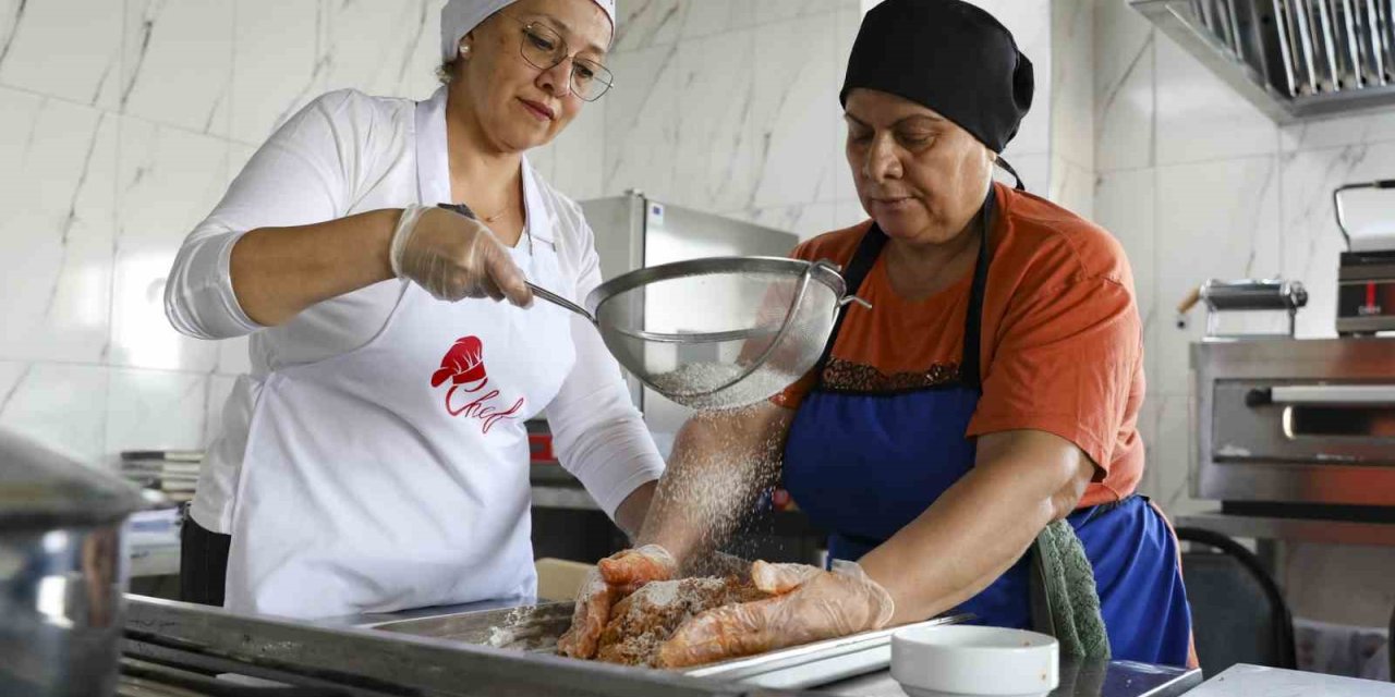 Mersin’de Mercek’ten Ücretsiz ‘aşçı Çırağı Kursu’ Desteği