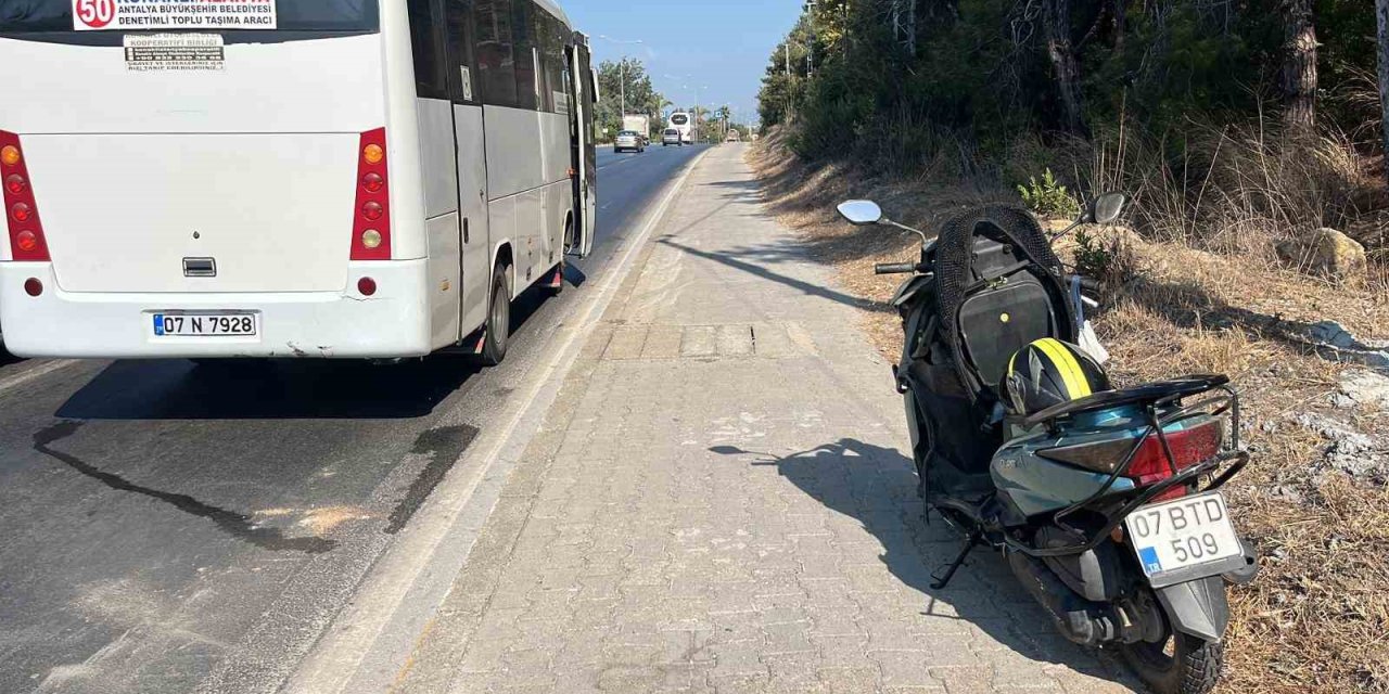 Alanya’da Midibüsle Çarpışan Motosikletli Yaralandı