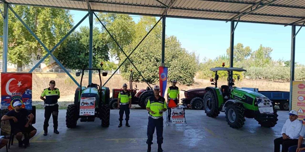 Serik’te Jandarmadan Tarım Aracı Sürücülerine Eğitim