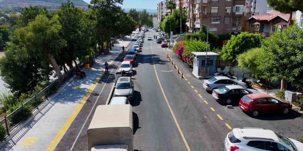 Silifke’nin En İşlek Caddesi Abdi İpekçi Modern Asfaltla Yenilendi