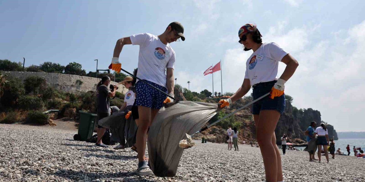 Antalya’da Deniz Gönüllüleri Kıyı Temizliğinde Buluşacak