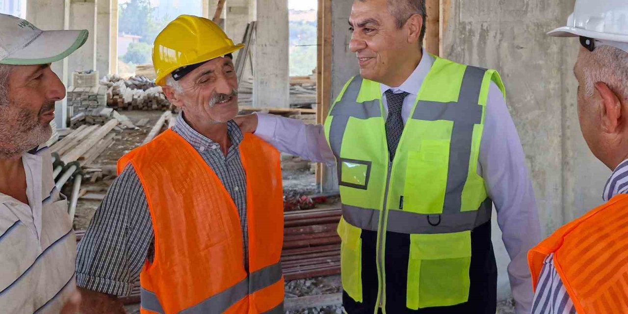 Mersin Valisi Toros, Tarsus’ta Yapımı Süren Eğitim Yatırımlarını İnceledi