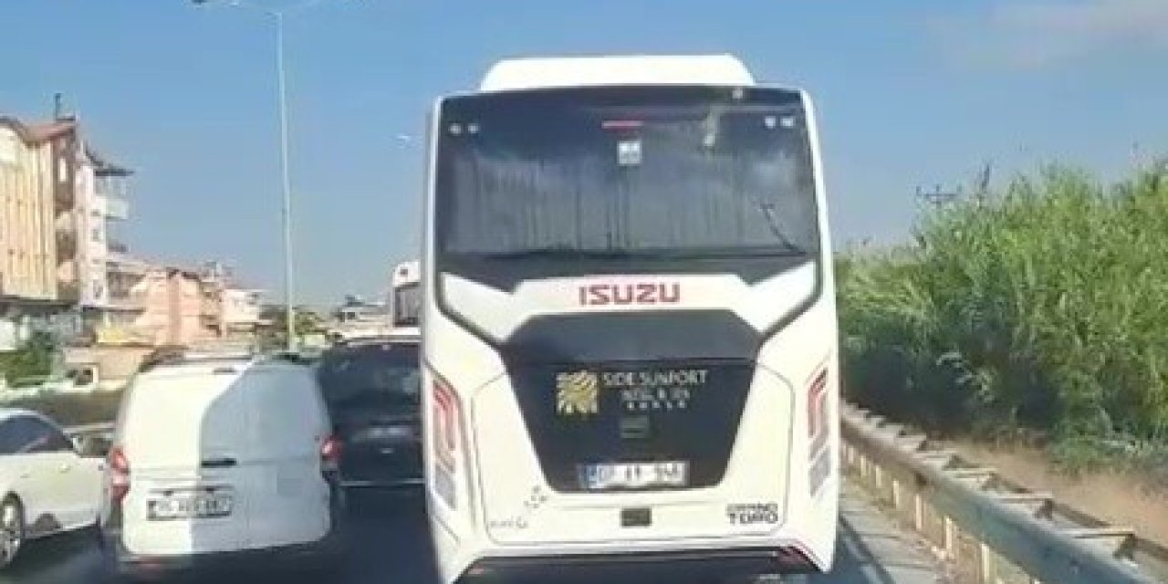 Emniyet Şeridini Kullanan Araçlar Ambulansa Zor Anlar Yaşattı