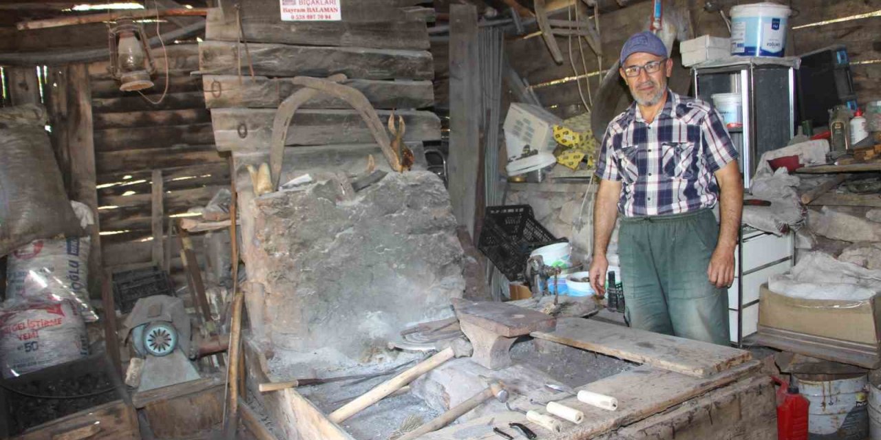 Kuzca’da 200 Yıllık Bıçak Geleneği Teknolojiye Direniyor