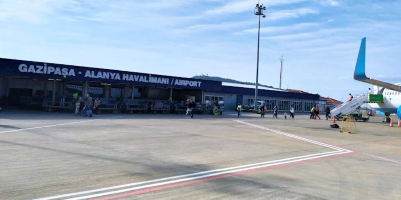 Gazipaşa-alanya Havalimanı’nda Rüzgar Nedeniyle Bazı Uçuşlar İptal Edildi