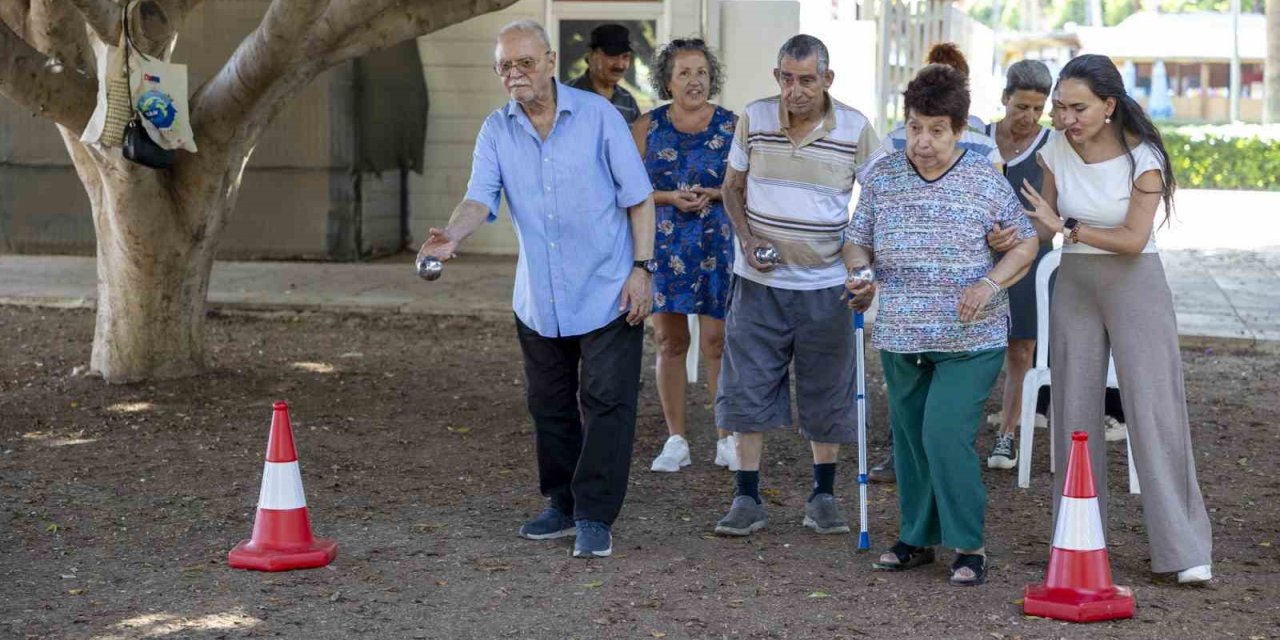 Mersin’de Avrupa Hareketlilik Haftası’na Özel 80’ler Buluşması Düzenlendi