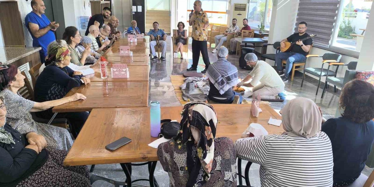 Gazipaşa’da Huzurevinde Sıra Gecesi Coşkusu