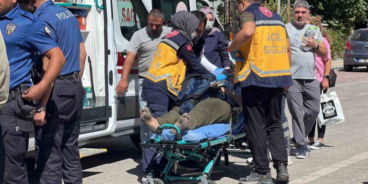 Daire Çıkan Yangında 3 Kişi Hastanelik Oldu