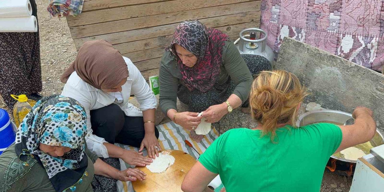 Alev Savaşçılarına Kadınlardan ‘pişi’ Desteği