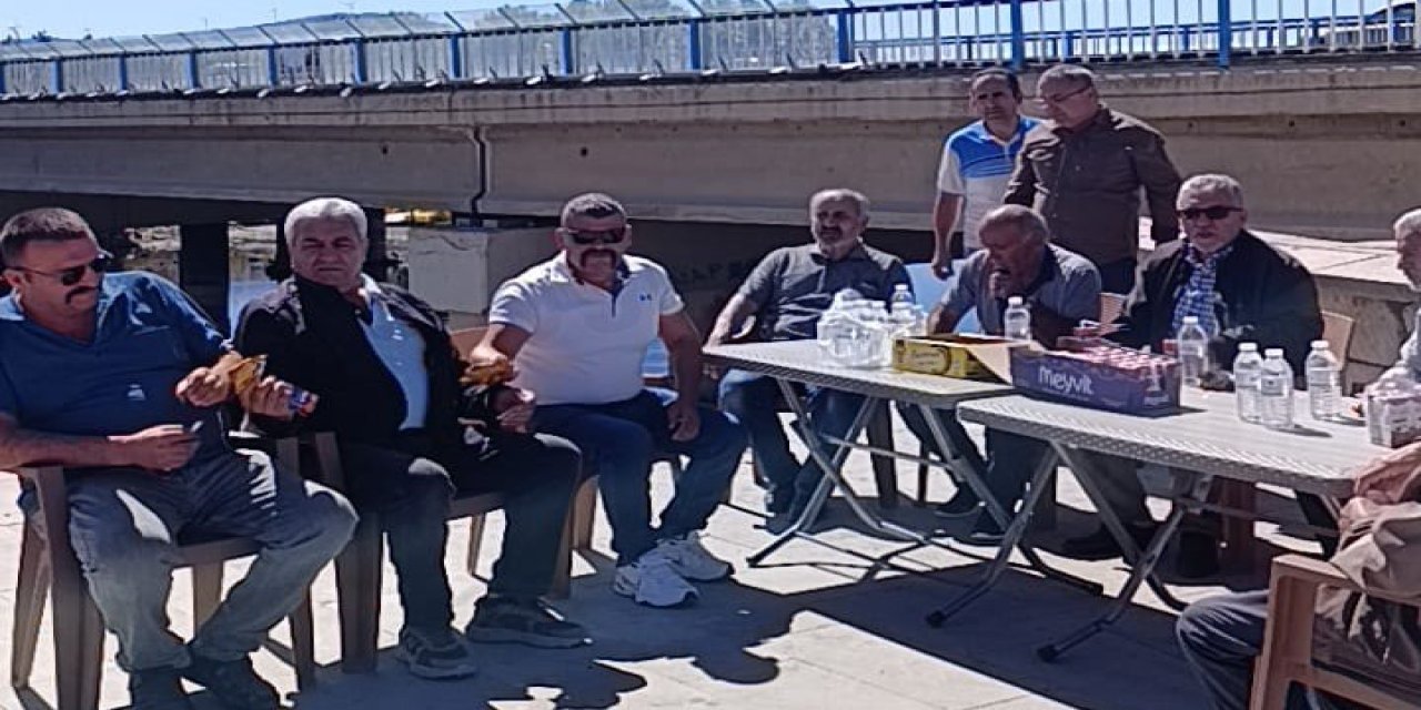 Beyşehirli Balıkçılar Göl İçin Endişeli, Göl Kenarında Toplanıp Kurban Kestiler