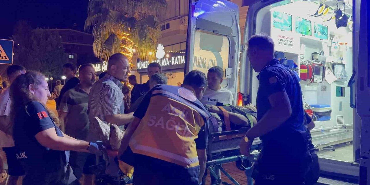 Otomobille Çarpışan Motosiklet Sürücüsü Kaldırıma Savruldu: 1 Yaralı