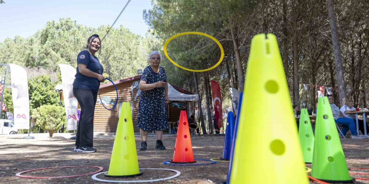 Alzheimer Hastaları Ve Yakınları Tarsus Gençlik Kampında Moral Buldu