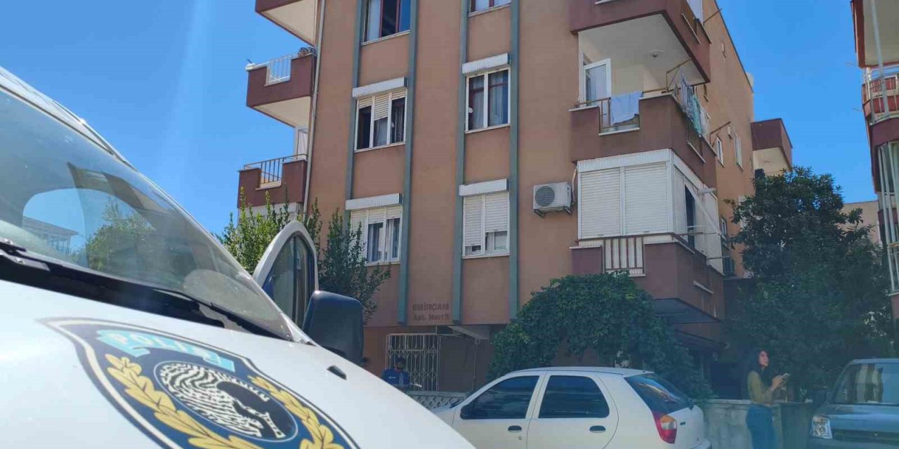 Aynı Evde Yaşadığı Babasının Öldüğünü 3 Gün Sonra Fark Edip, Ablasına Haber Verdi