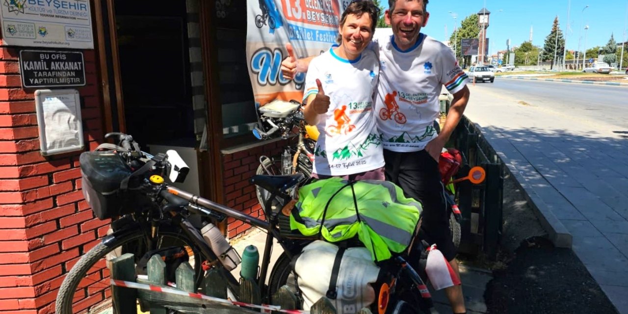 Bisiklet Tutkunu Çift Beylerin Şehrinde Mola Verdi