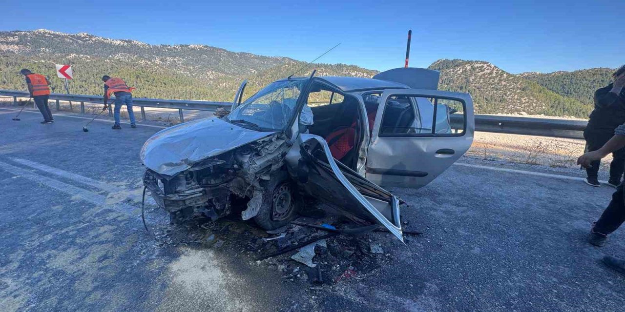 Antalya’da Feci Kaza: 4 Yaralı