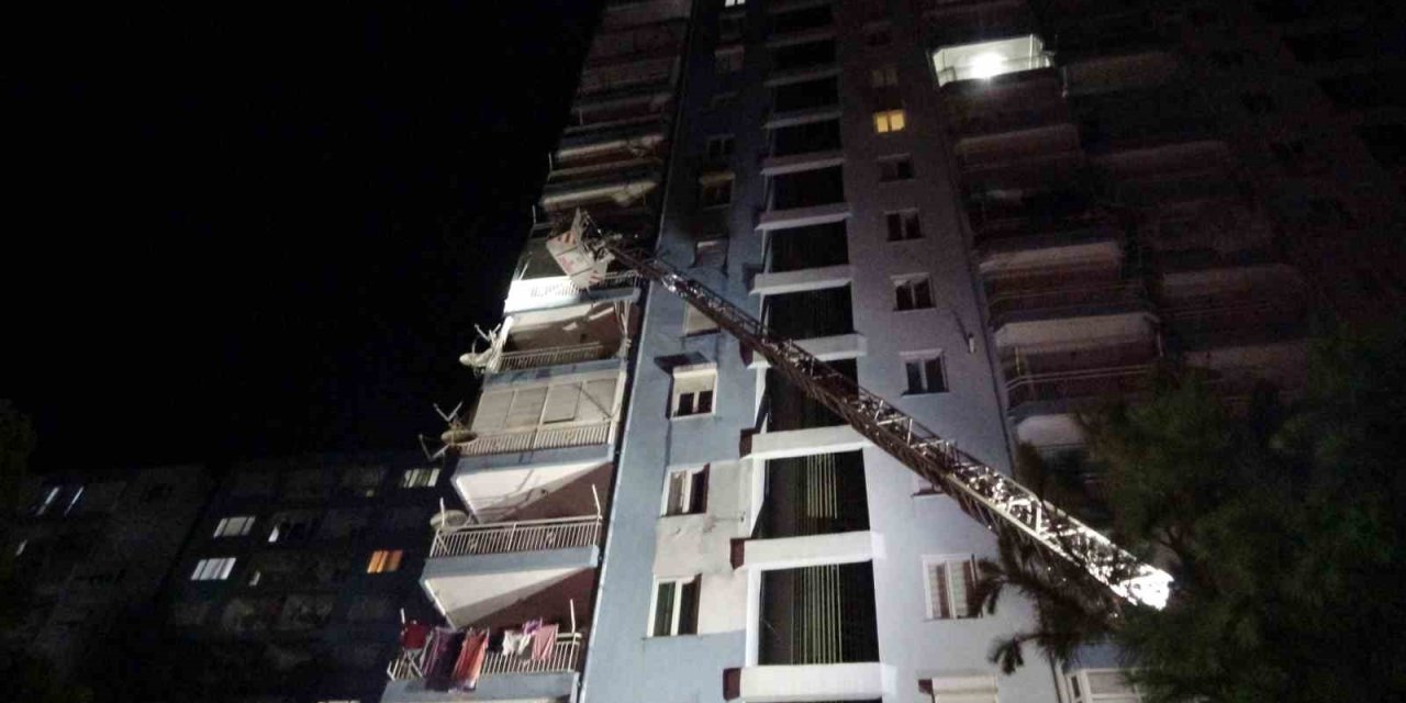 Ocakta Unutulan Yemek 15 Katlı Apartmanı Tahliye Ettirdi