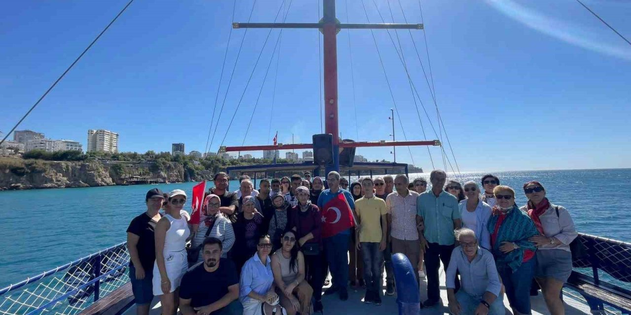 "kitaplar Konuşuyor" Projesi Gönüllülerle Denize Açıldı