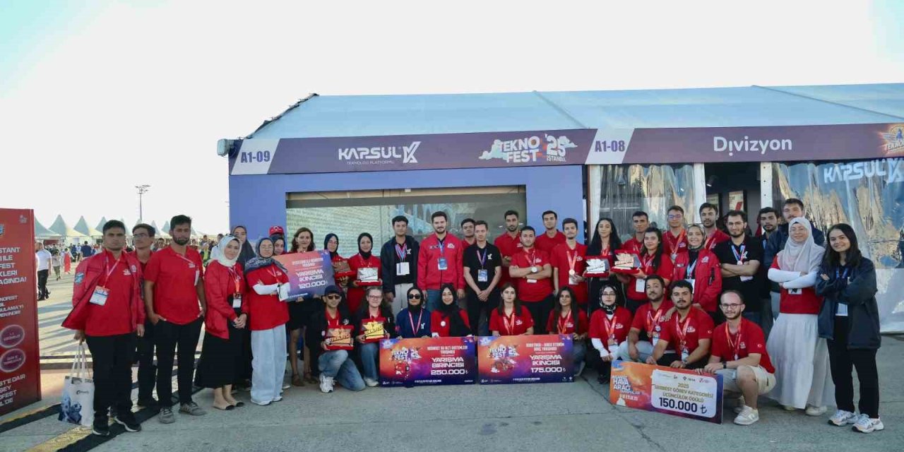 Başkan Altay "2025 Teknofest İstanbul"dan 18 Ödülle Dönen Kapsül Takımlarını Tebrik Etti