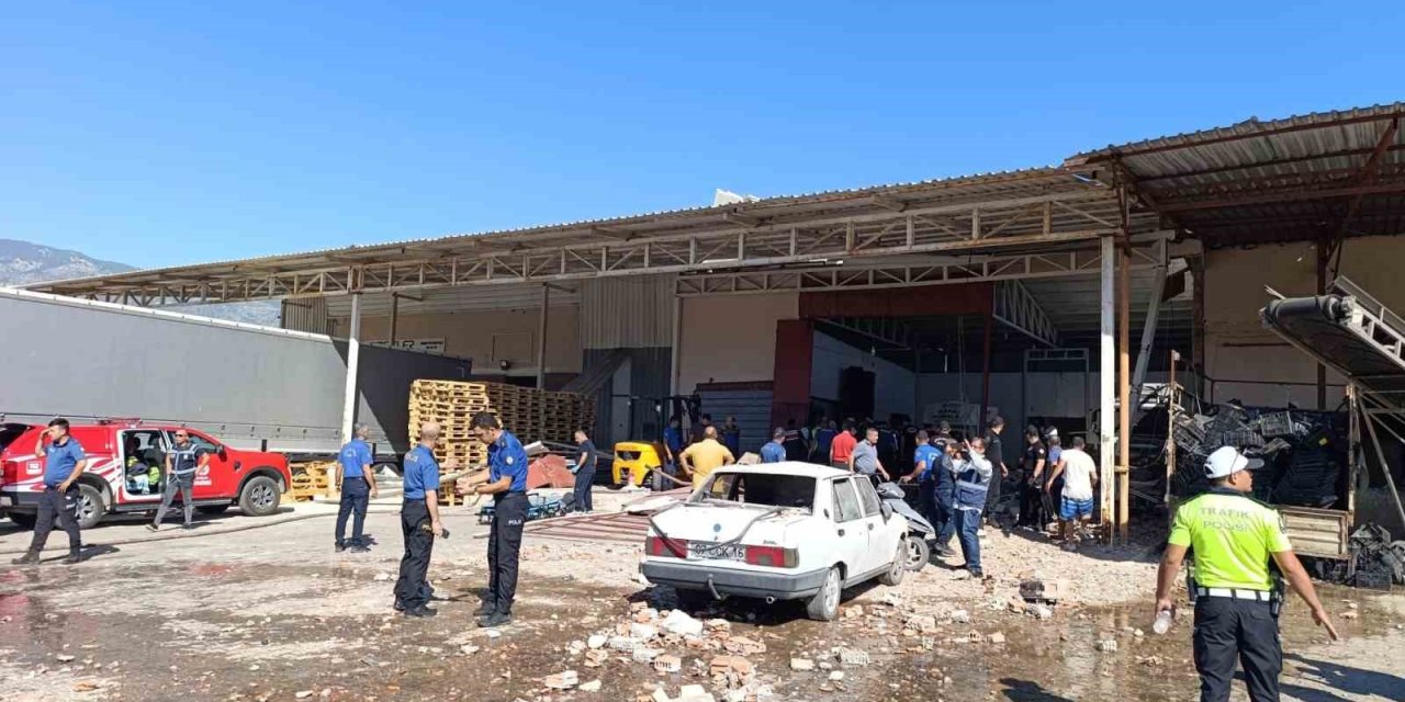 Demre’de Toptancı Halindeki İş Yerinde Patlama Meydana Geldi
