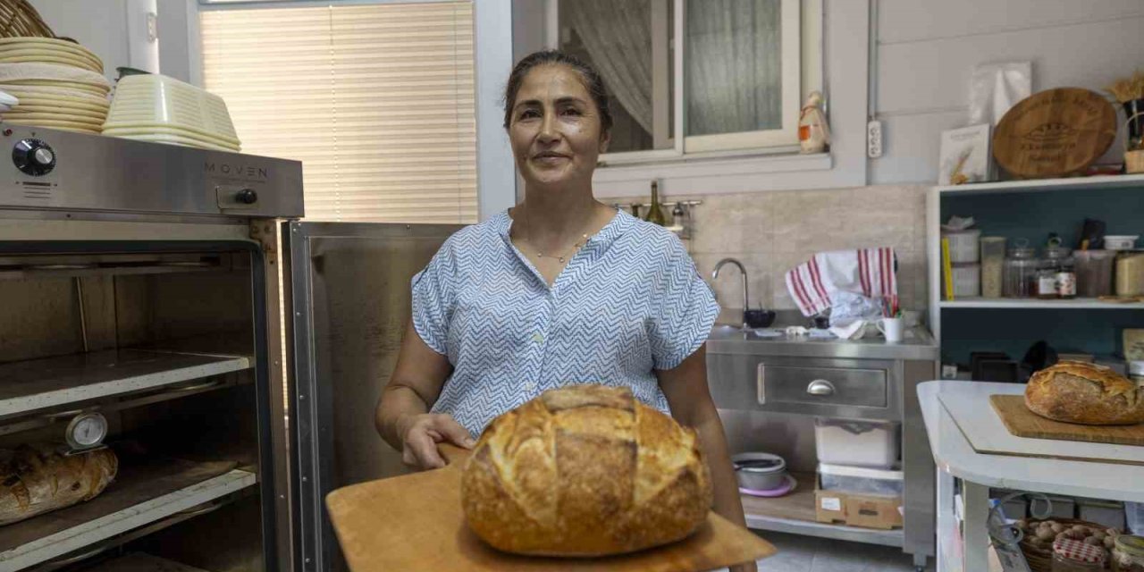 Kadın Girişimci, Mutfağında Başladığı Ekşi Maya Ekmek Yolculuğunu Atölyeye Taşıdı