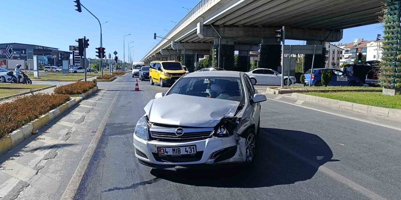 Kırmızı Işık İhlali Kazaya Yol Açtı: 1 Yaralı