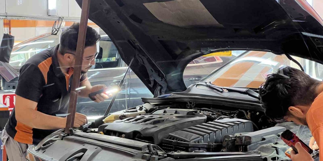 Tam 7 Araçtan Parça Birleştirip Bir Otomobil Yaptılar