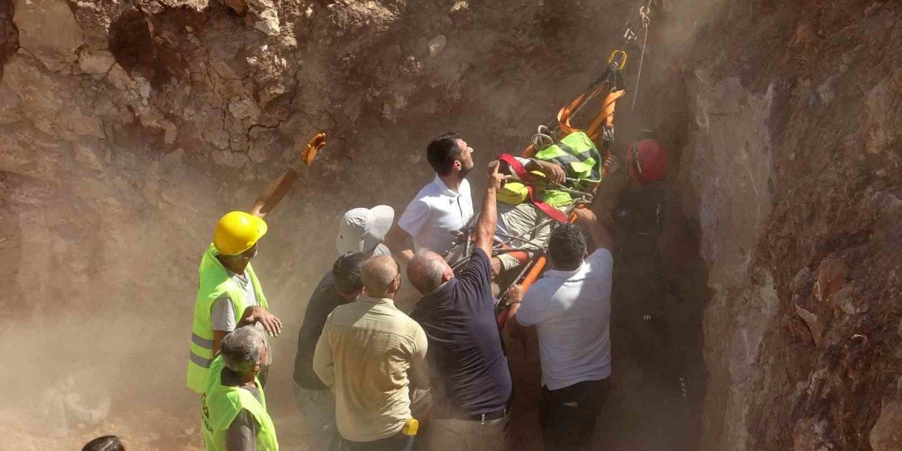 İnşaattan Düşüp Koluna Demir Saplanan İşçiye Kurtarma Operasyonu