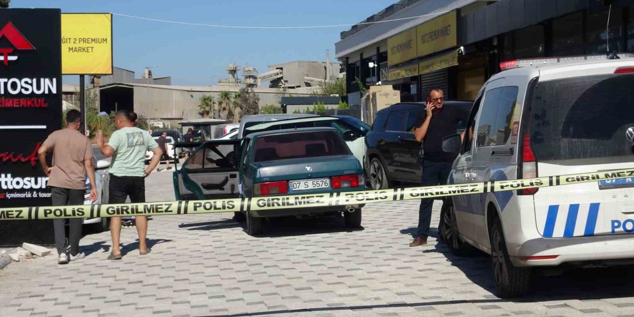 Antalya’da Park Halindeki Otomobilin Arka Koltuğunda Ölü Bulundu