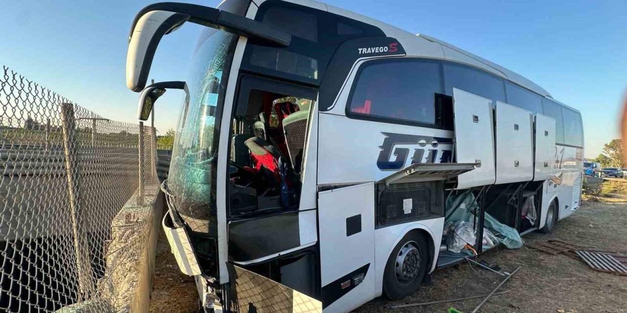 Mersin’de Yolcu Otobüsü Refüje Girdi: 13 Yaralı